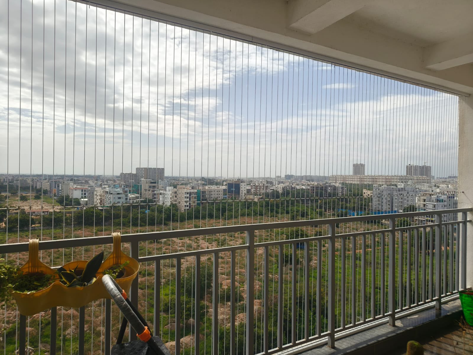 Invisible grille covering a wide apartment balcony