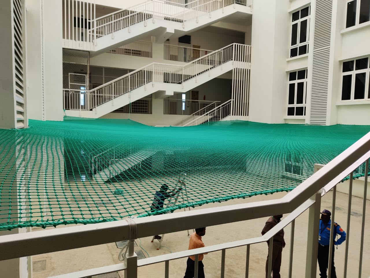 Green atrium safety net fitted in a residential complex